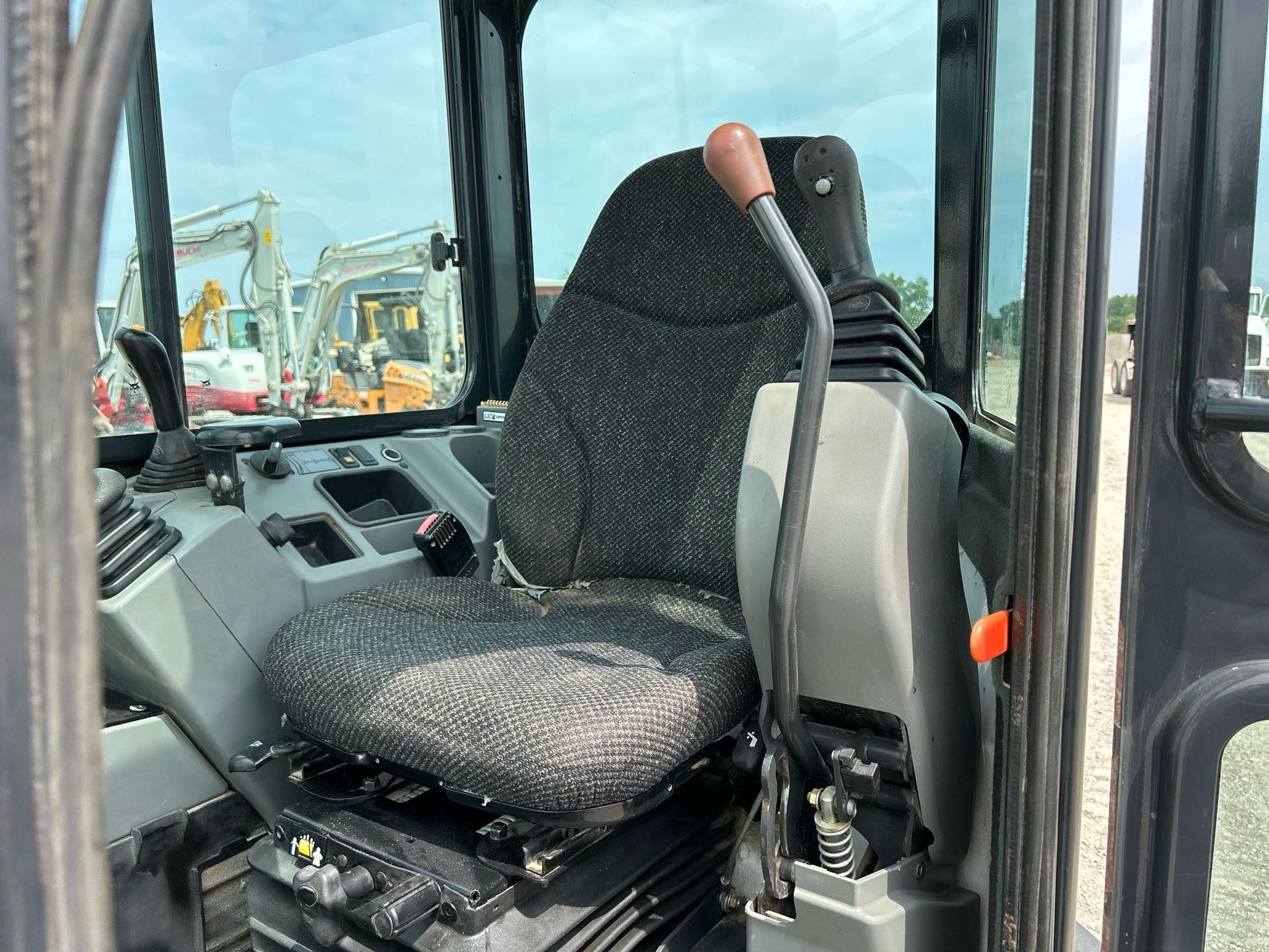 2015 Bobcat E32 Mini Excavator thumbnail 10