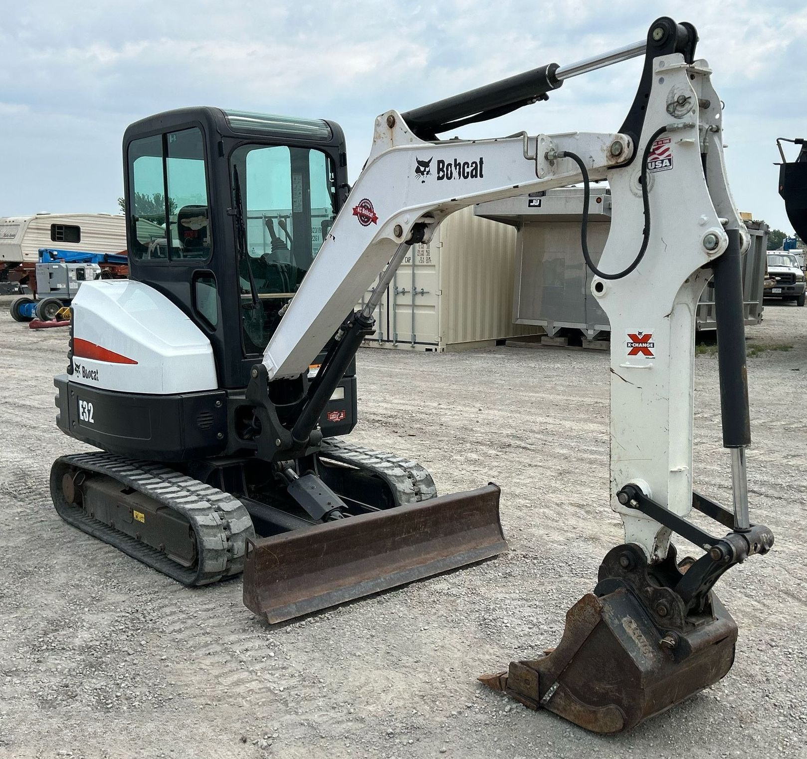 2015 Bobcat E32 Mini Excavator thumbnail 2