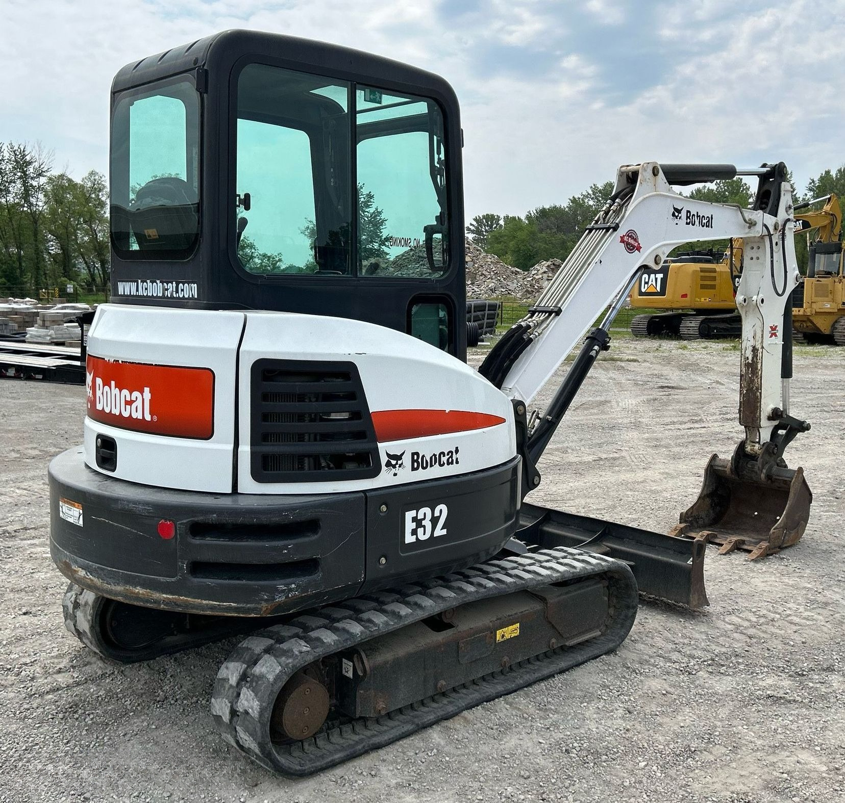 2015 Bobcat E32 Mini Excavator thumbnail 3