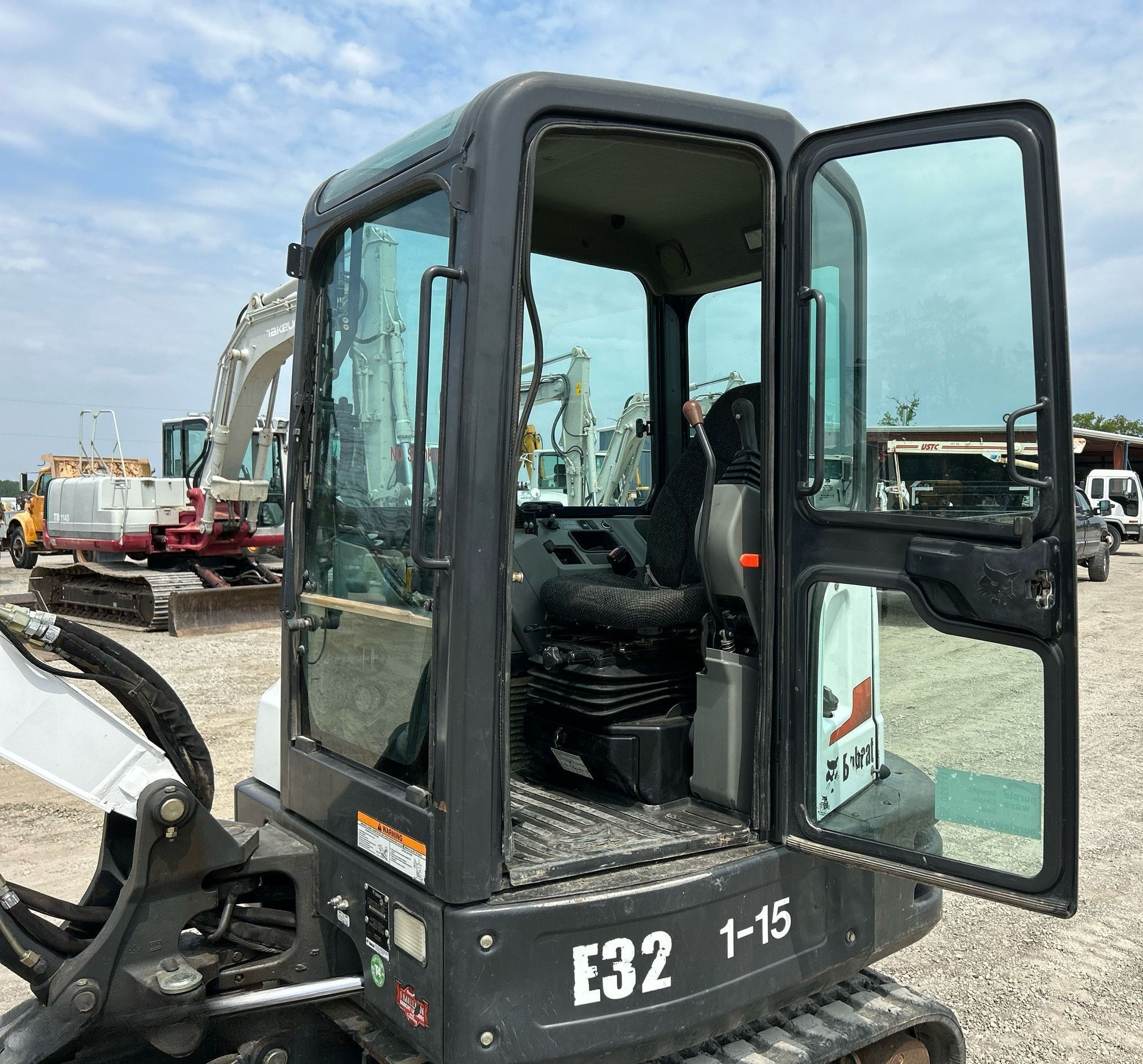 2015 Bobcat E32 Mini Excavator thumbnail 9