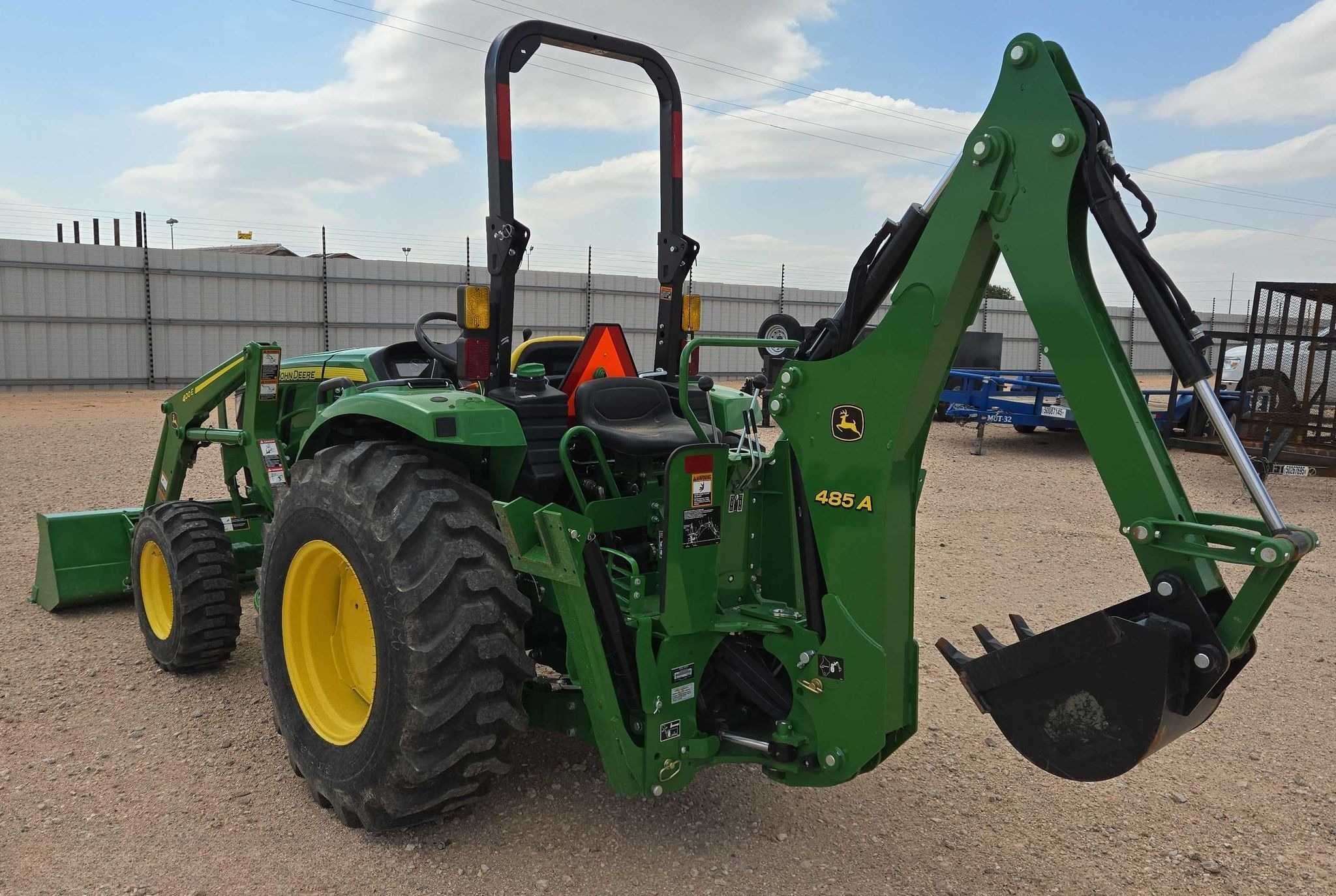 2023 John Deere 4066M Tractor thumbnail 3