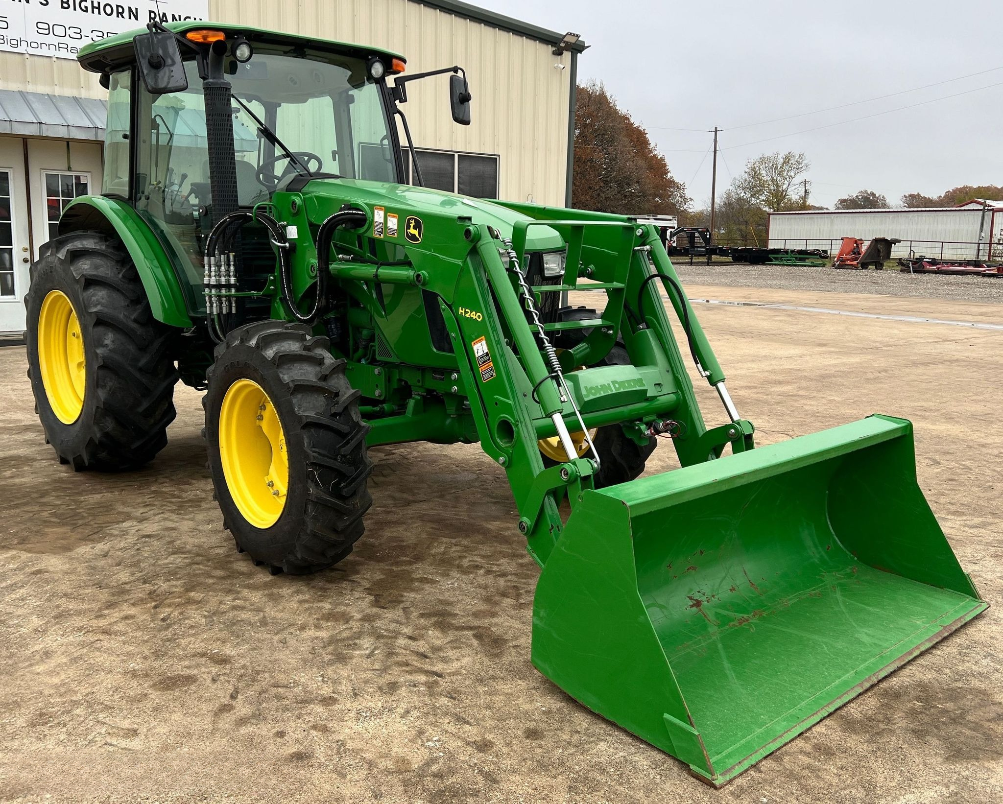 2017 John Deere 5100E MFWD Tractor thumbnail 2