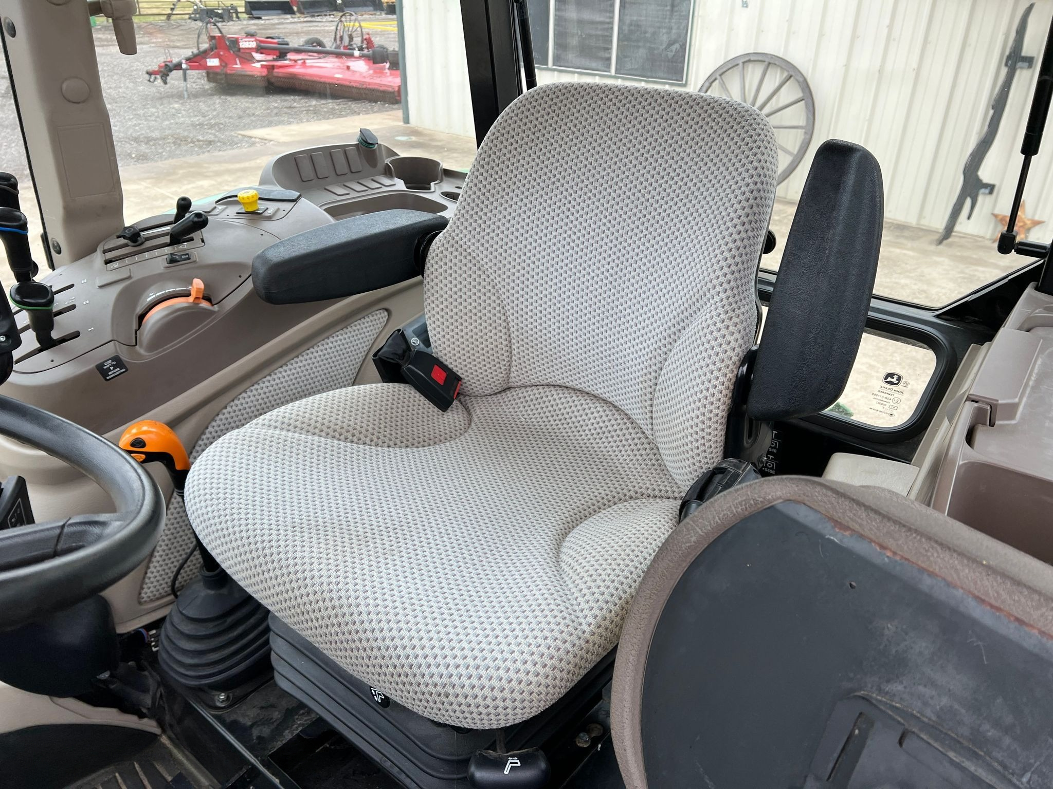 2017 John Deere 5100E MFWD Tractor thumbnail 6