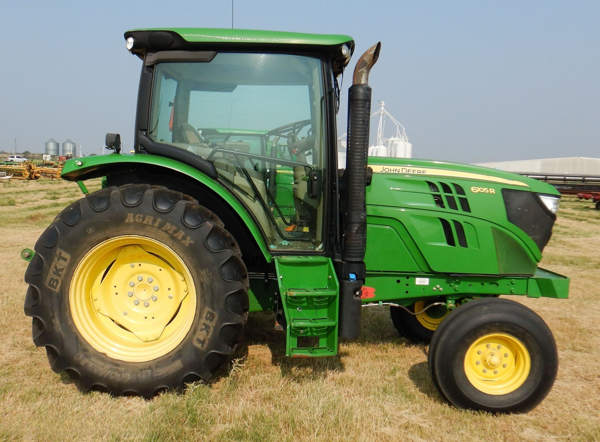 John Deere 6105R Tractor thumbnail 3