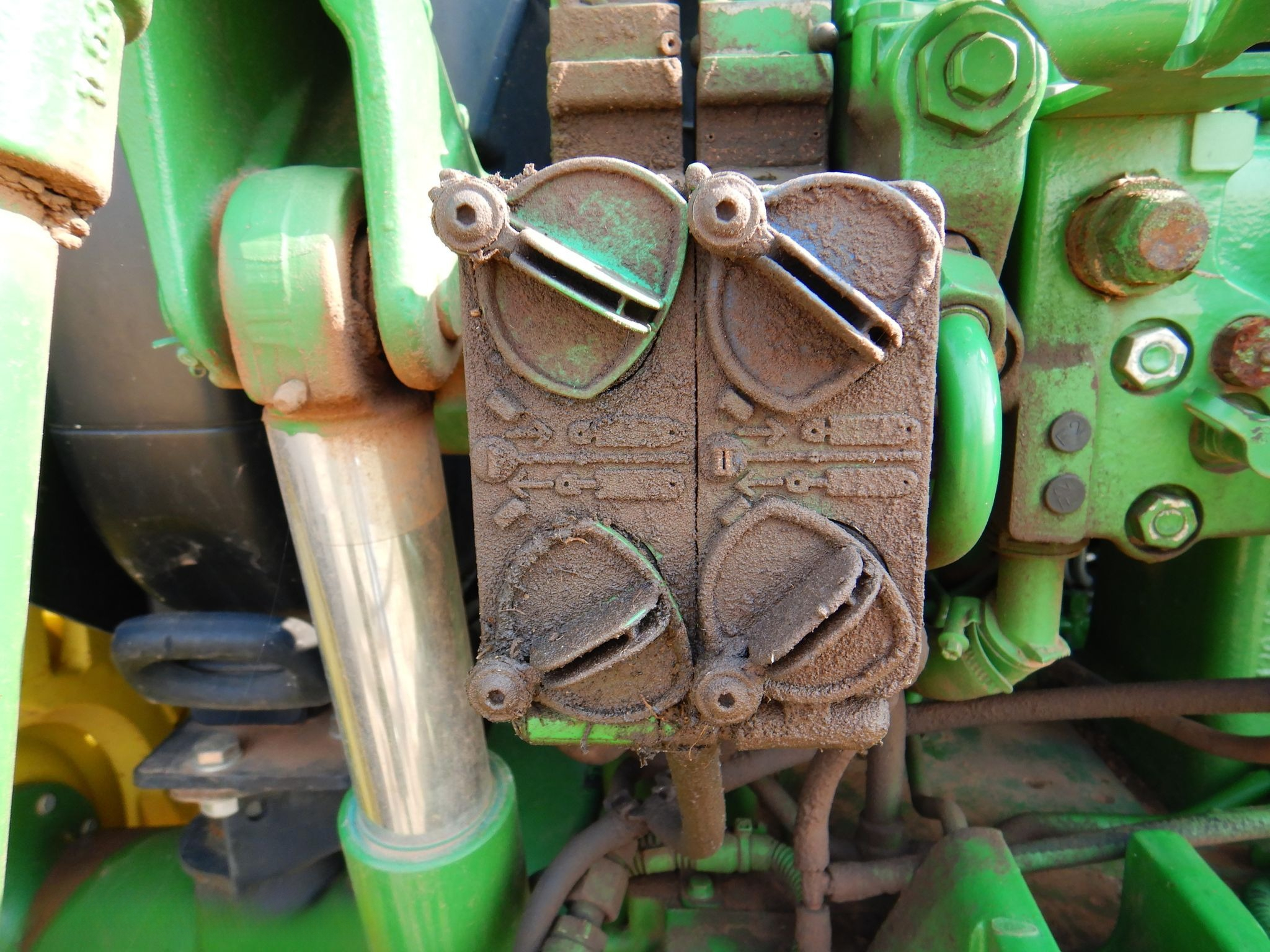 John Deere 6105R Tractor thumbnail 7