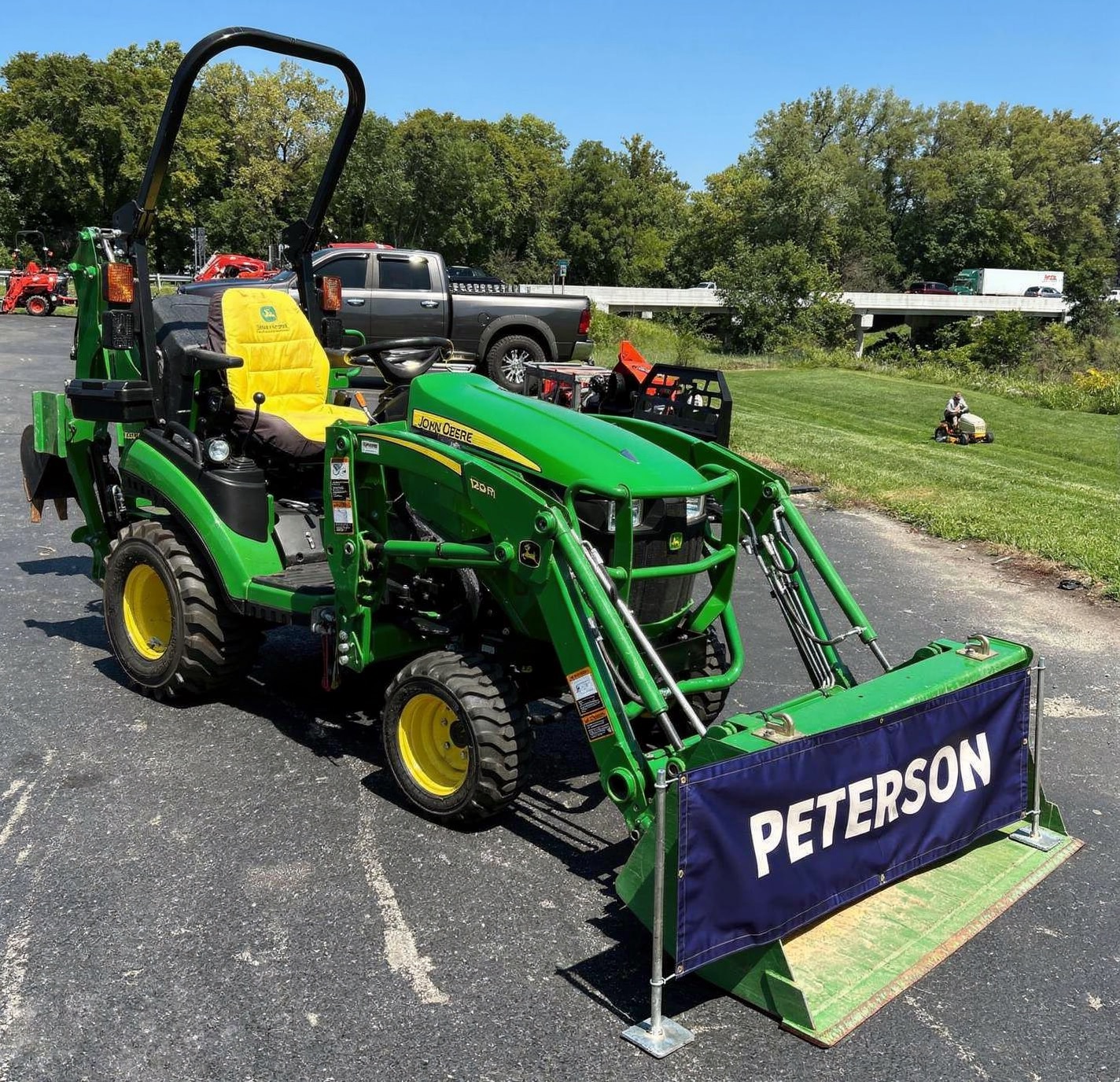 2019 John Deere 1025R thumbnail 2