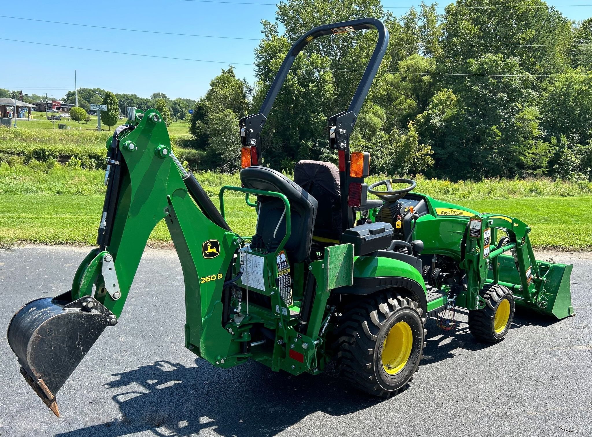 2019 John Deere 1025R thumbnail 3