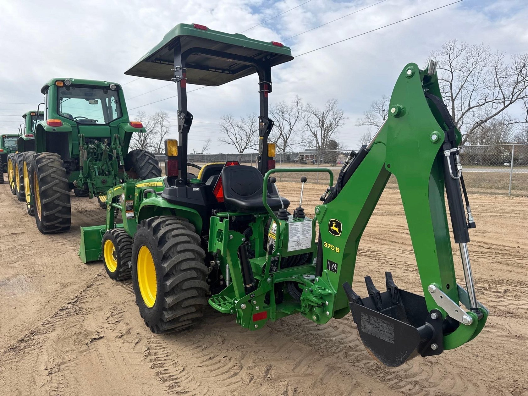 2022 John Deere 3032E thumbnail 2