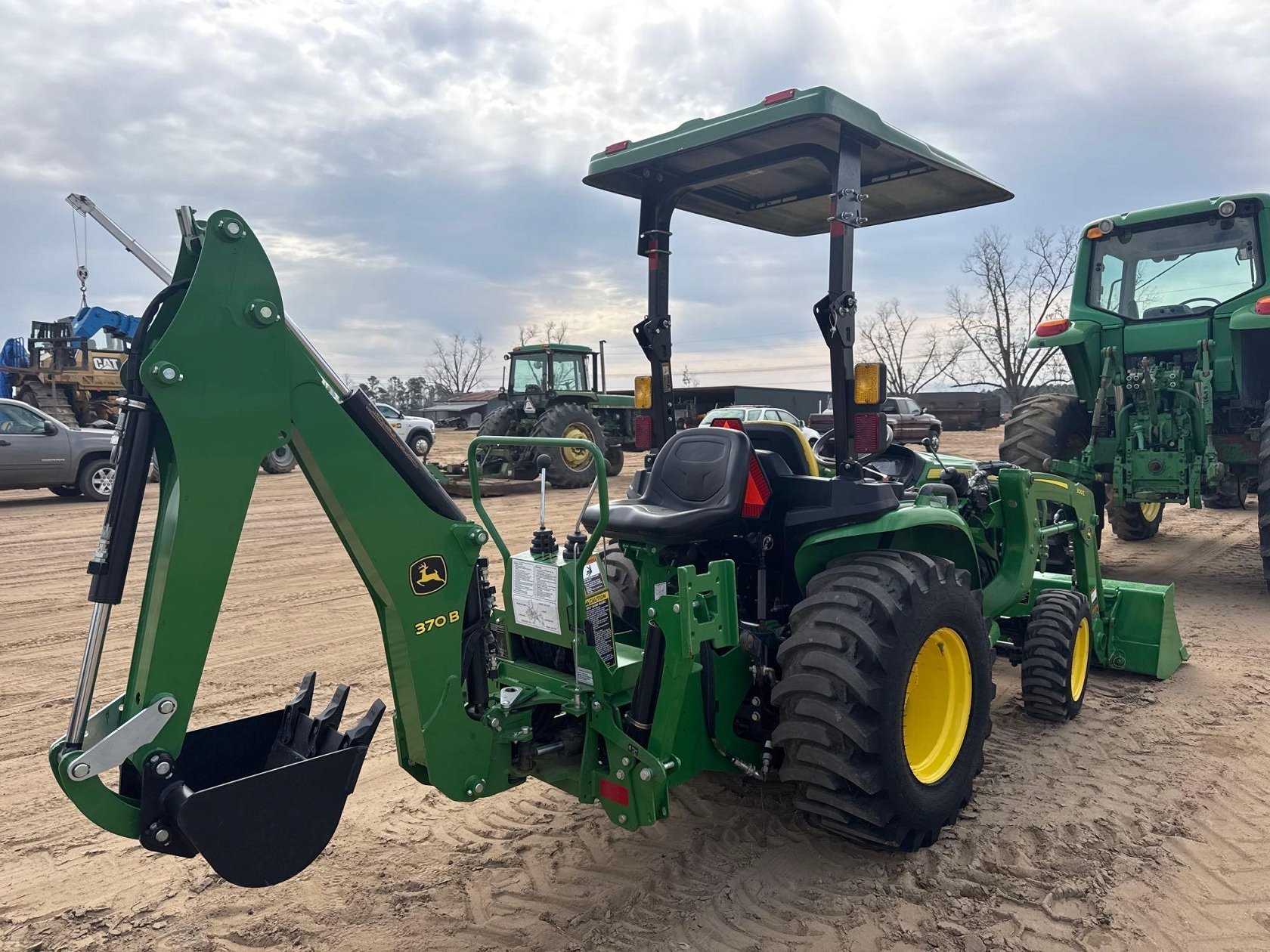 2022 John Deere 3032E thumbnail 3