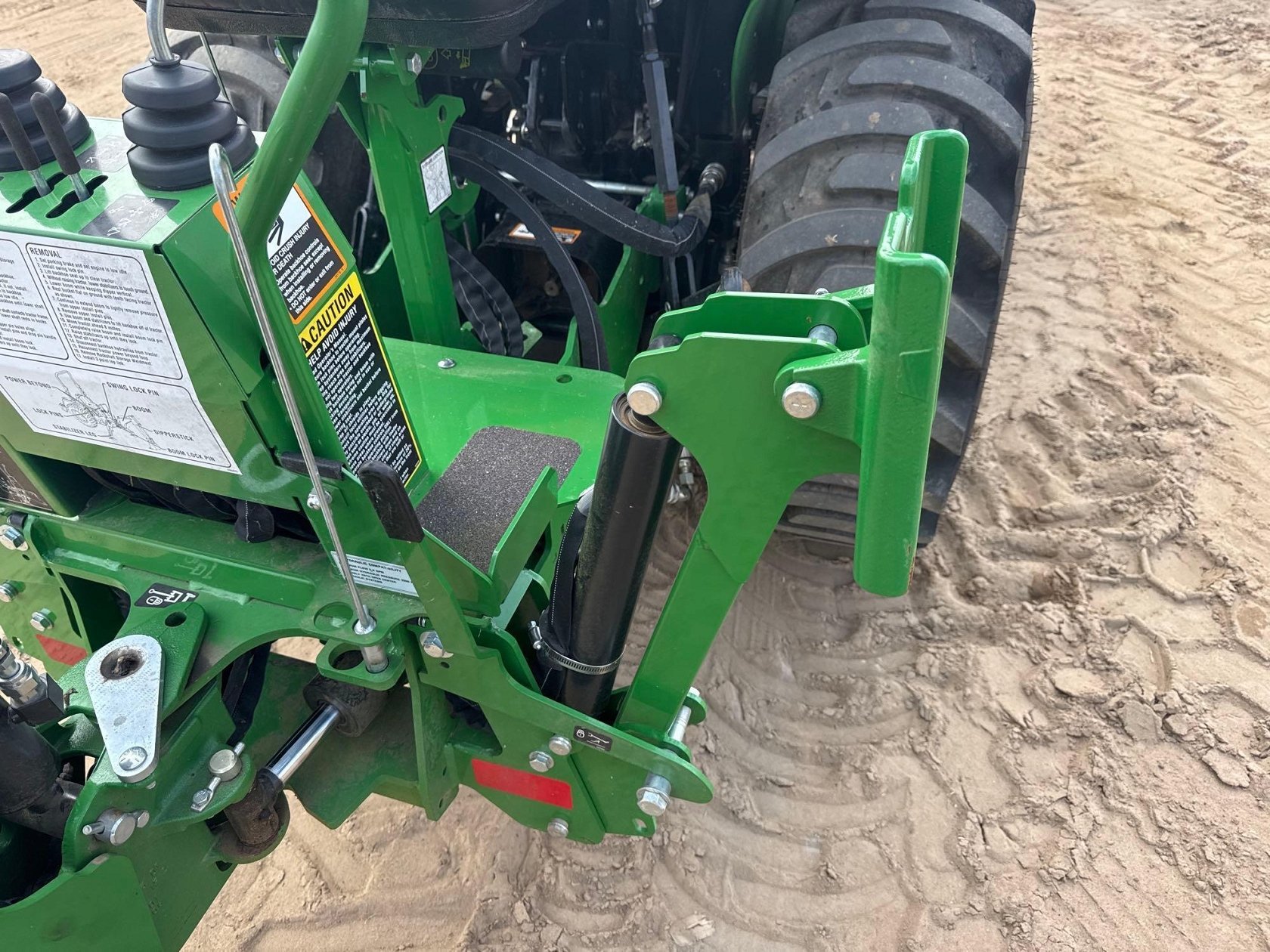 2022 John Deere 3032E thumbnail 7