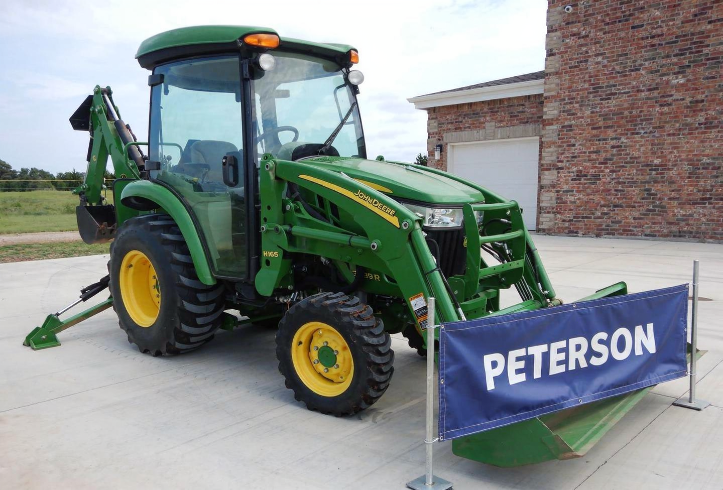 2021 John Deere 3039R - Image 1
