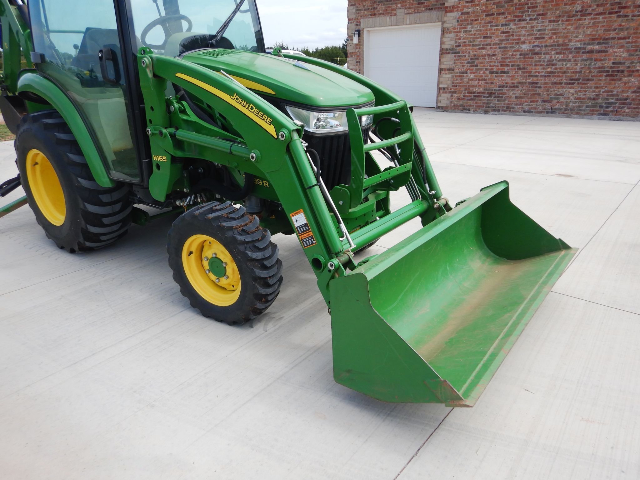 2021 John Deere 3039R thumbnail 5