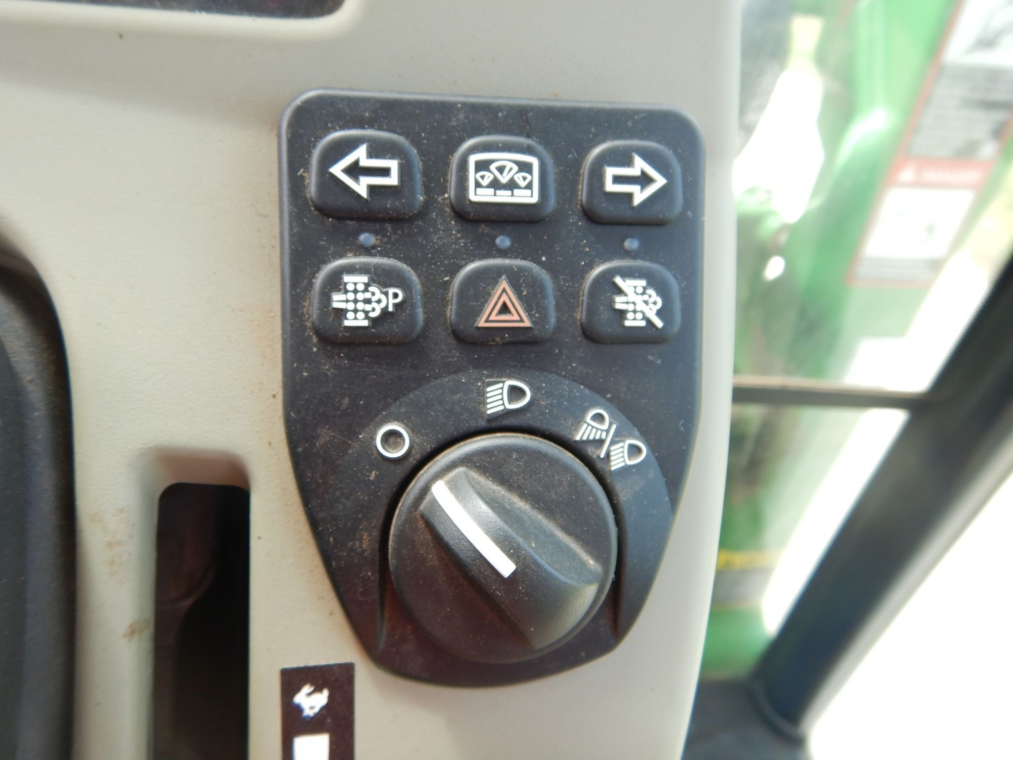2021 John Deere 3039R thumbnail 8