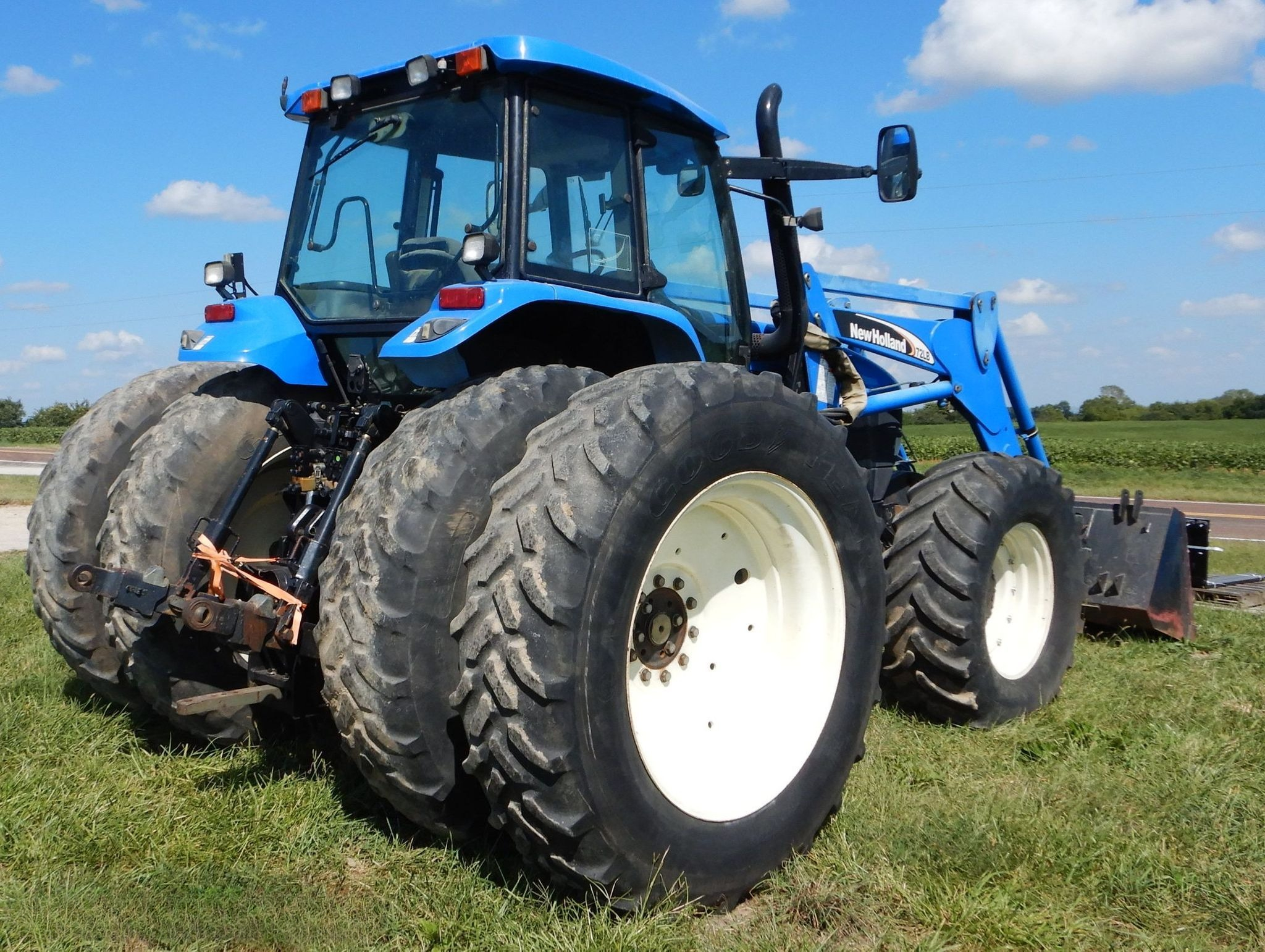 2003 New Holland TM175 MFWD Tractor thumbnail 3