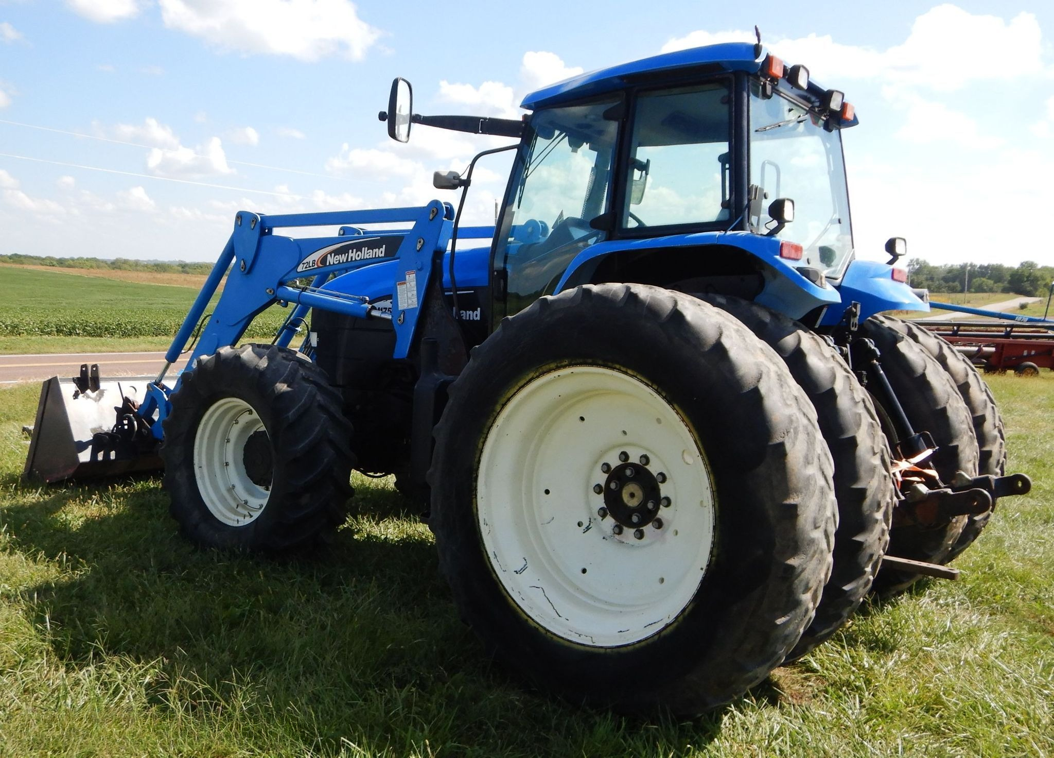 2003 New Holland TM175 MFWD Tractor thumbnail 4