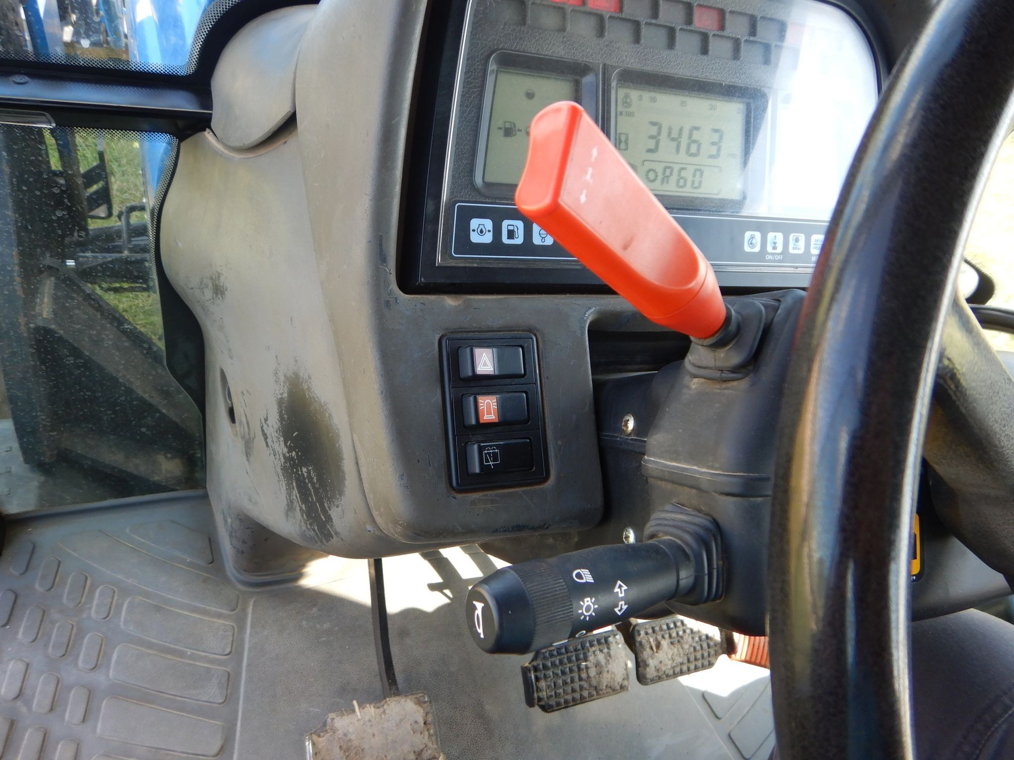 2003 New Holland TM175 MFWD Tractor thumbnail 9